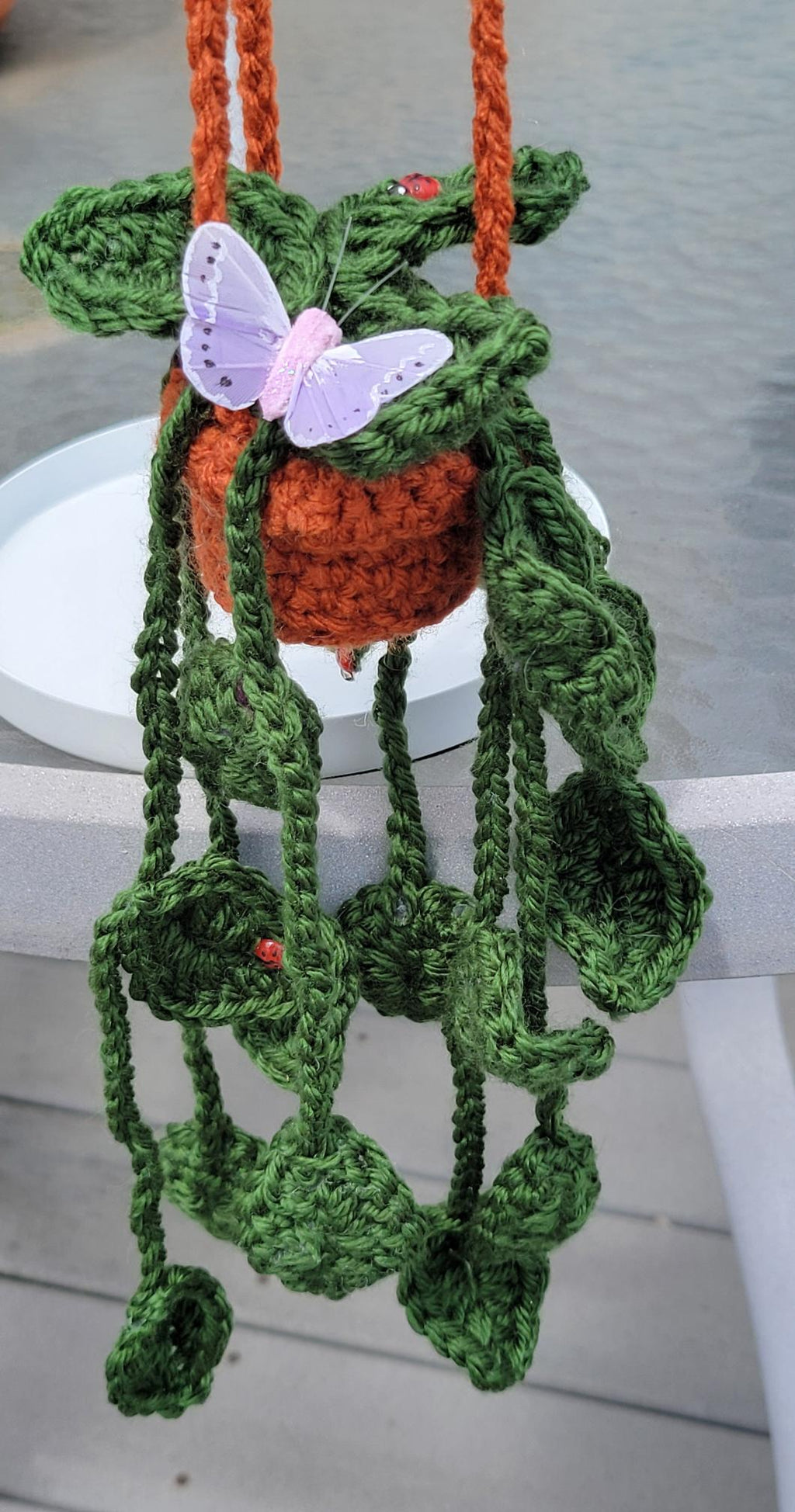 Crocheted plants with flowers