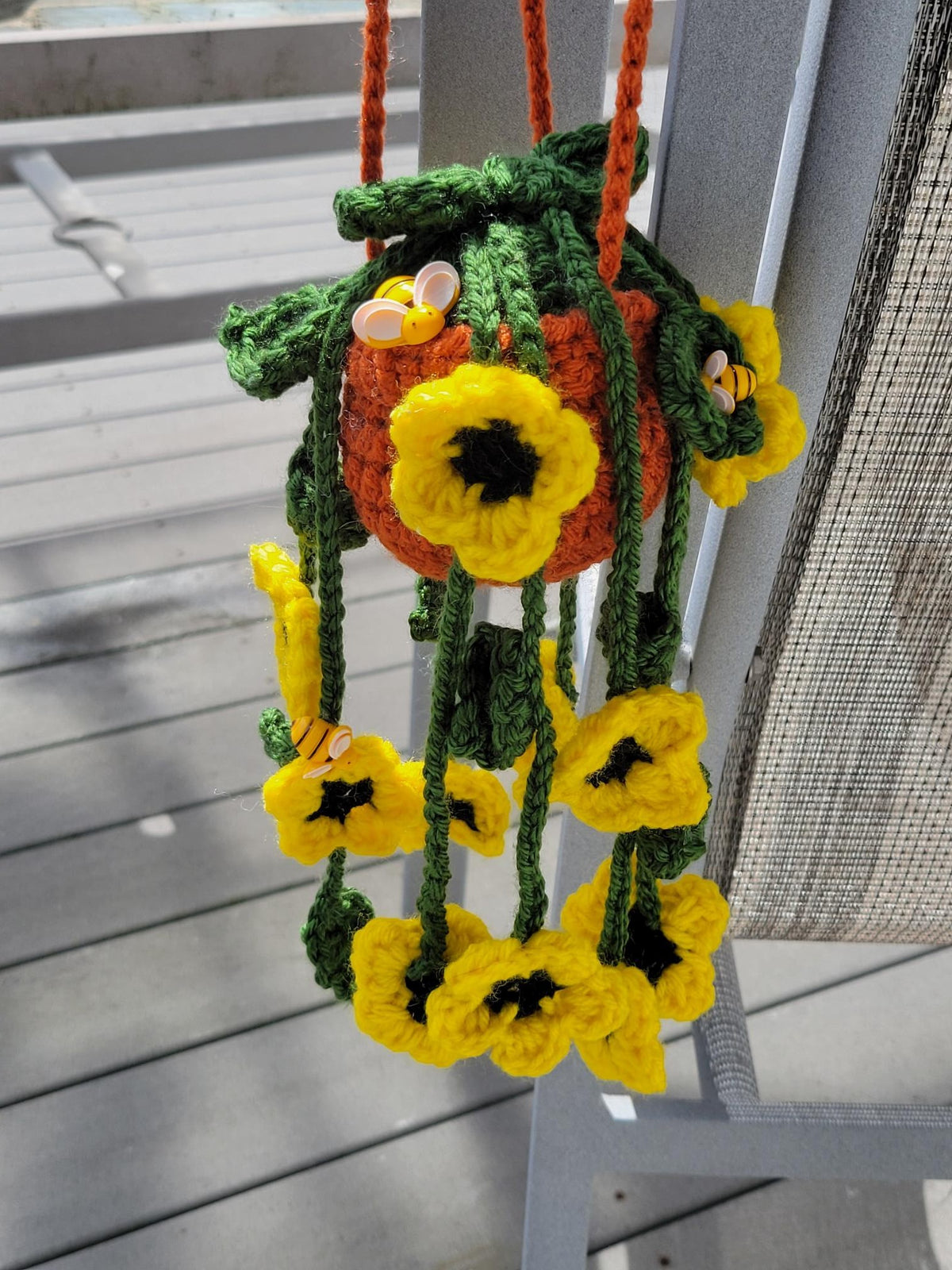 Crocheted plants with flowers